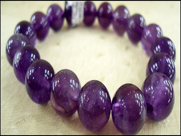 Vật phẩm phong thủy cho người mệnh Hỏa từ đá thạch anh tím