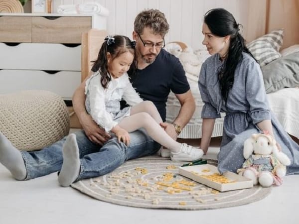 Chiêm bao thấy cha mẹ đang cười vui vẻ