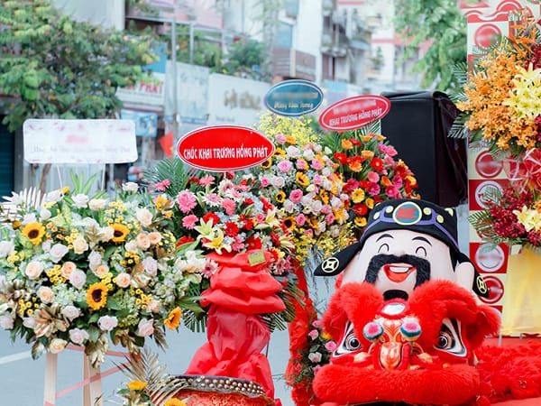 Khai trương, mở hàng chọn ngày đẹp là 1 cách thu hút tài lộc buôn bán