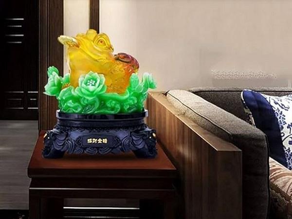 Vị trí đặt cóc ngậm tiền trong nhà gần cửa chính