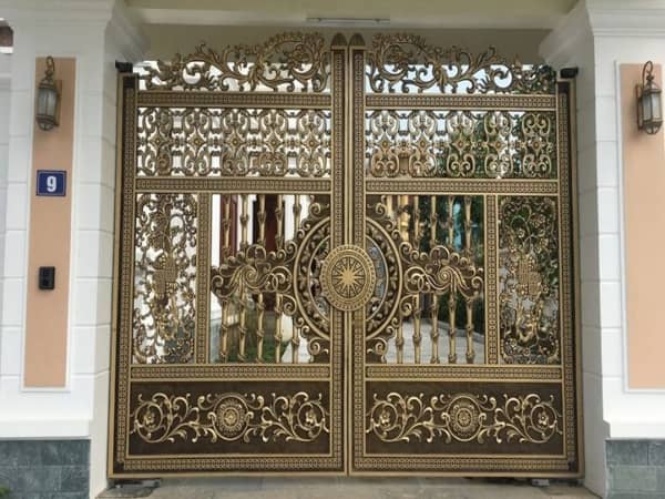 Màu sắc và trang trí cổng