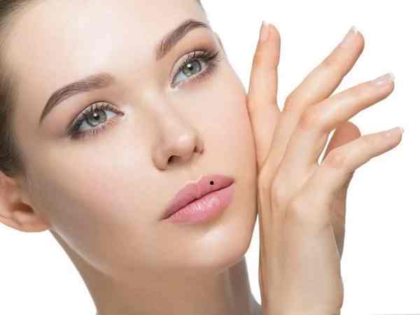 nốt ruồi môi trên
